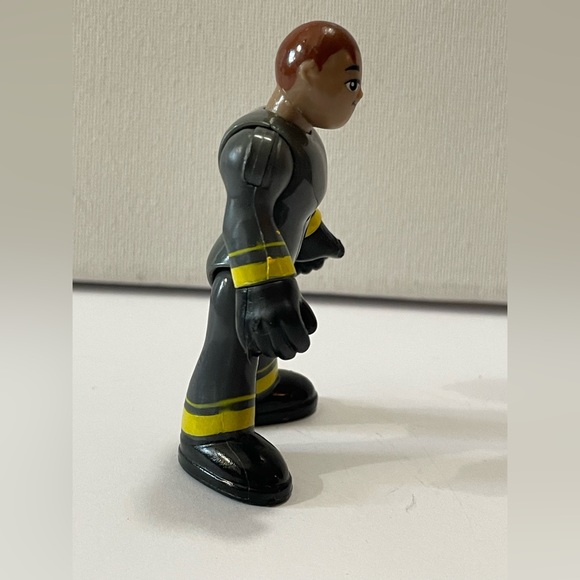 Imaginext Grey & Yellow Firefighter Fireman Loose Action Figure Fisher-Price - Picture 5 of 6